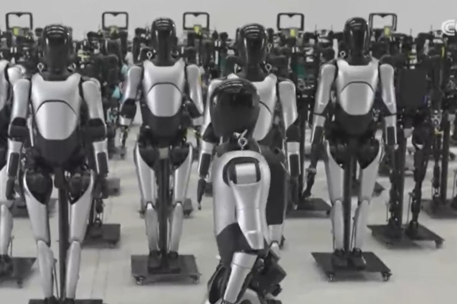 央视报道！揭秘米兰电竞机器人量产超级工厂